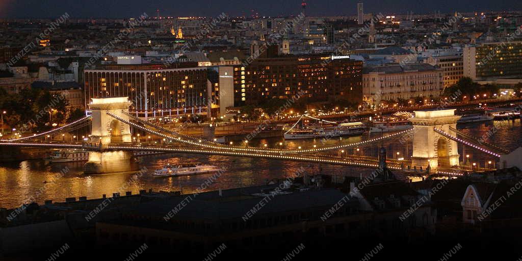 Budapest - Városkép - Esti panoráma - Lánchíd 