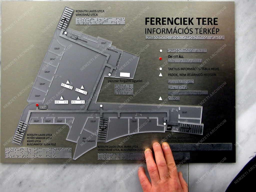 Tárgy - Budapest - Tájékoztató tábla vakoknak 