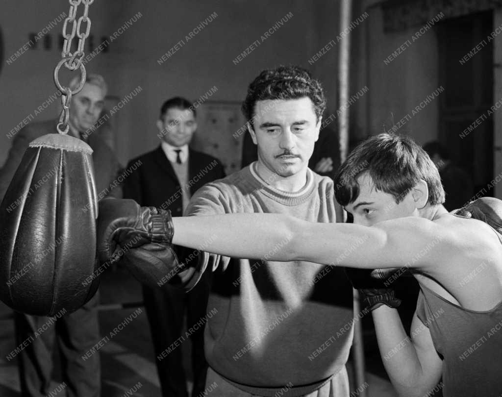 Sportoktatás - Ökölvívás - Papp László fiatalokat edz