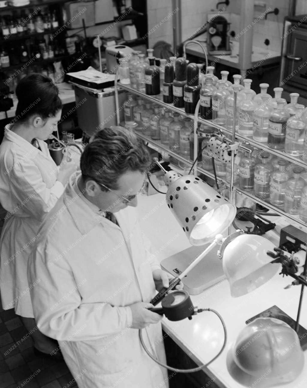 Katasztrófavédelem - Tűzoltó sisak vizsgálat