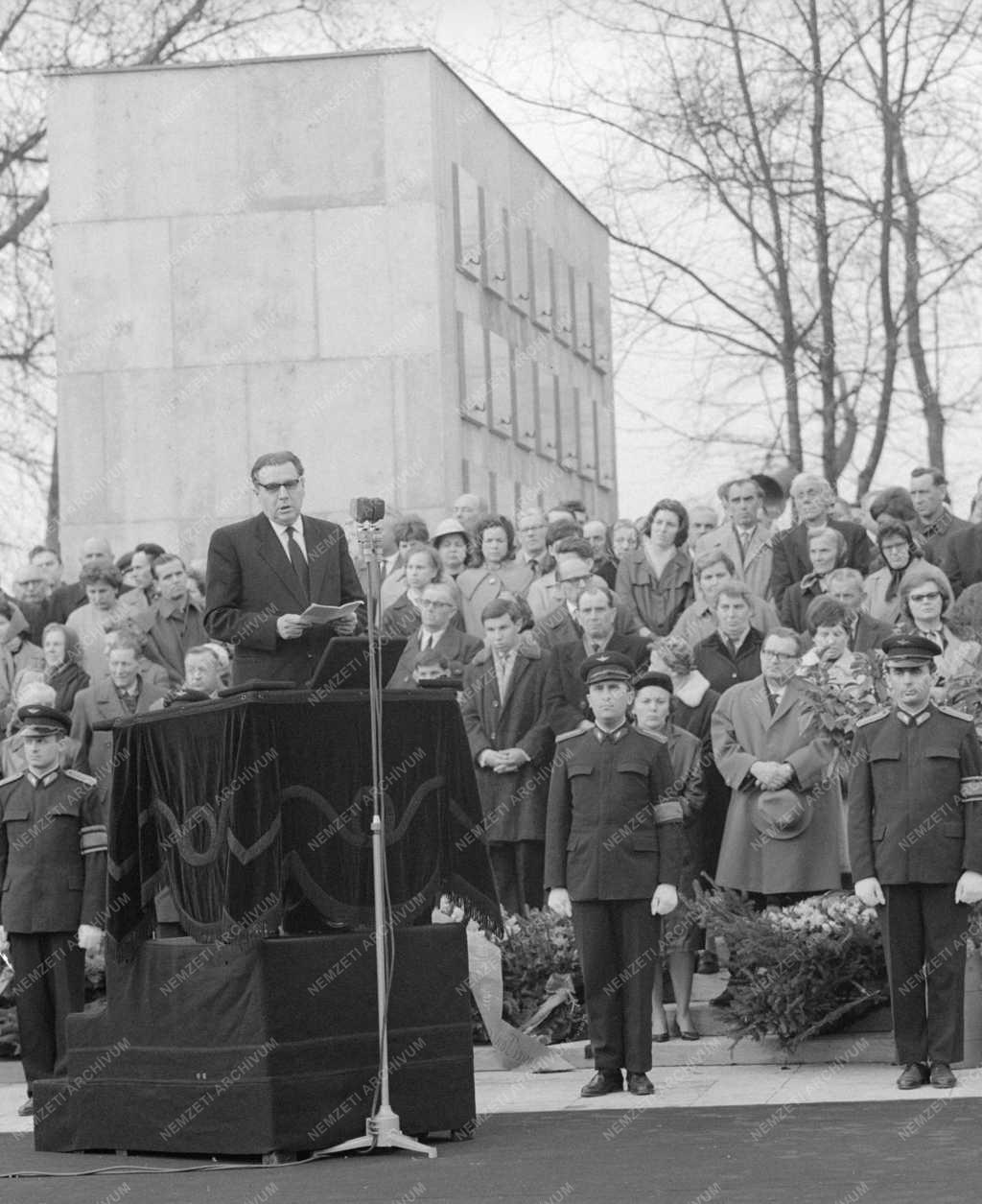 Belpolitika - Kossa István politikus temetése