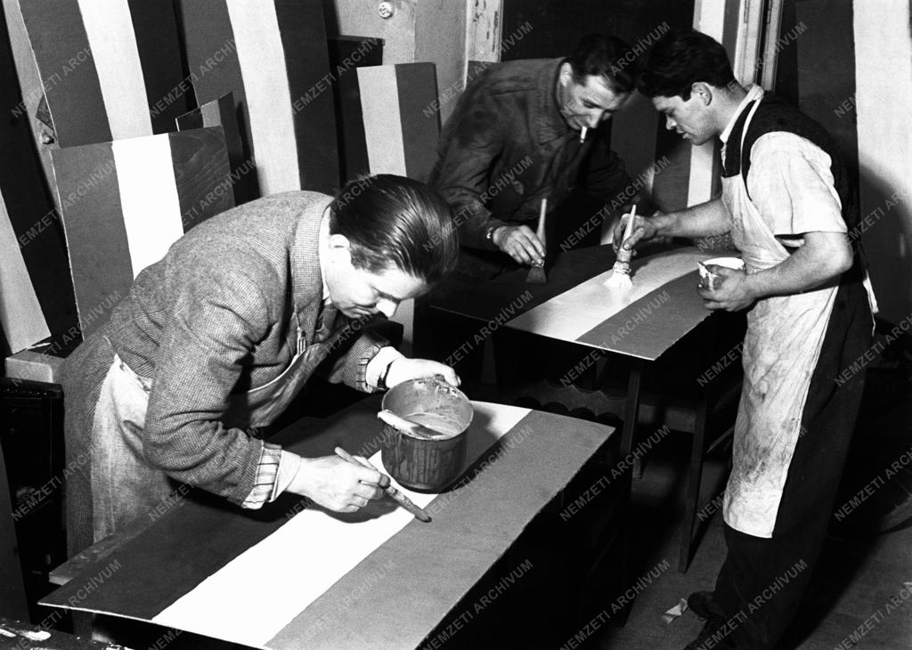 Ünnep - Készülődés Május 1-re  