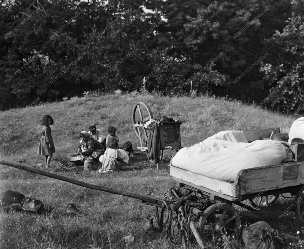 Társadalom - Kisebbségek - Cigánytábor