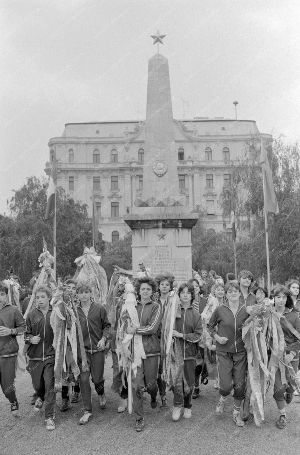 Belpolitika - Ifjúságpolitika - Békestaféta