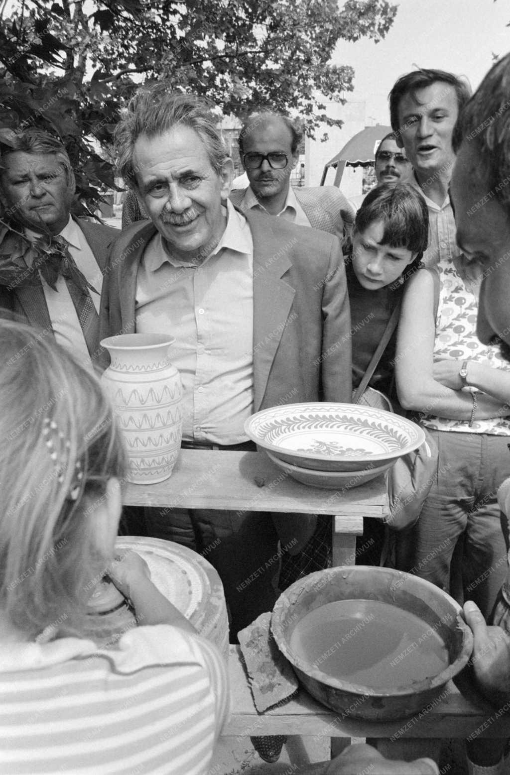 Kultúra - A fiatal művészek találkozója - Aczél György