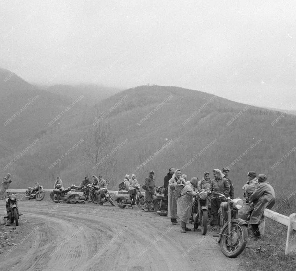 Szabadidő - A Pannónia brigád motoros túrája