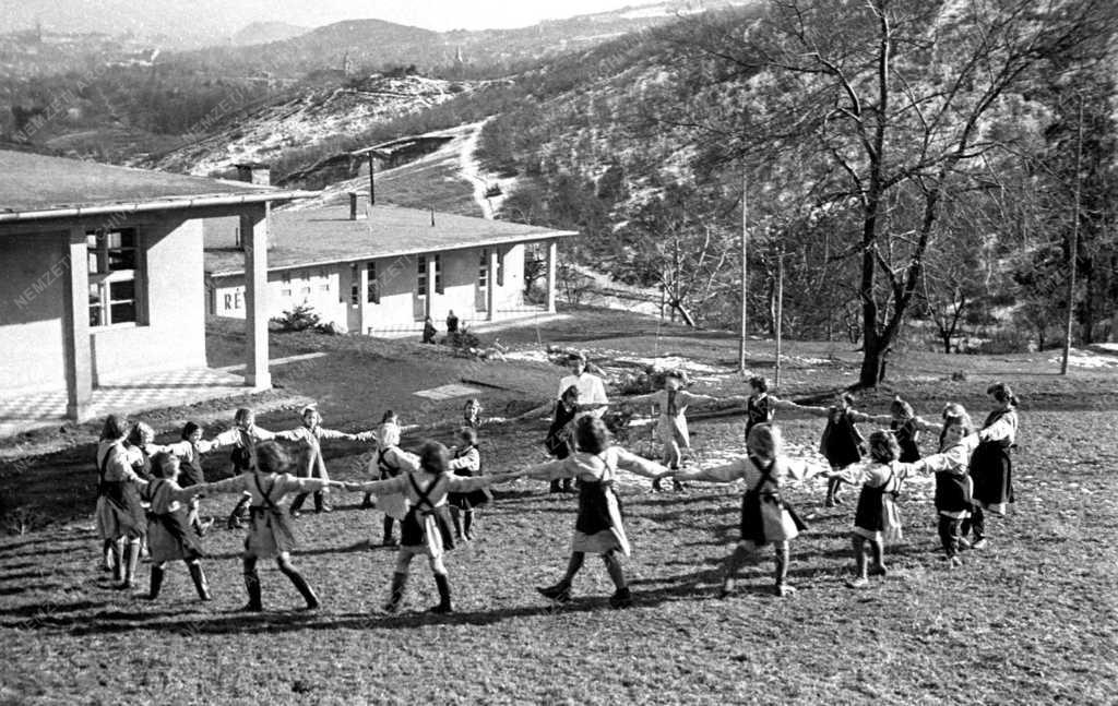 Oktatás - A hárs-hegyi leányotthon