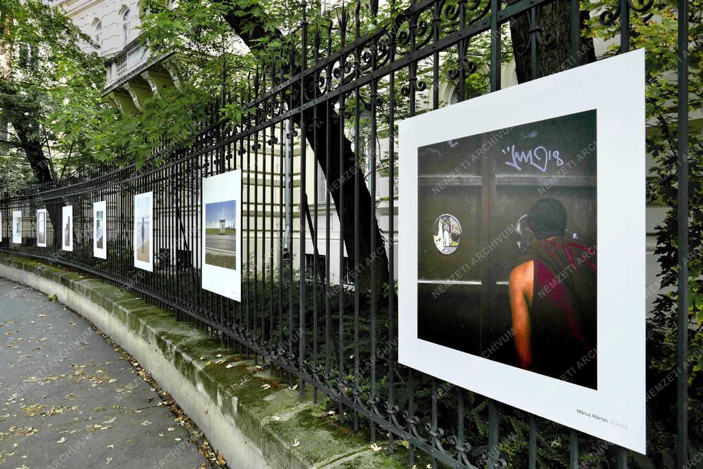 Kultúra - Budapest - Túl…/ Beyond - szabadtéri kiállítás a Kodály köröndön