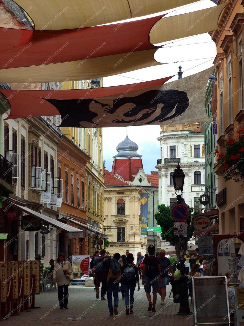 Kultúra - Pécs - A Zsolnay Fényfesztivál reklámja