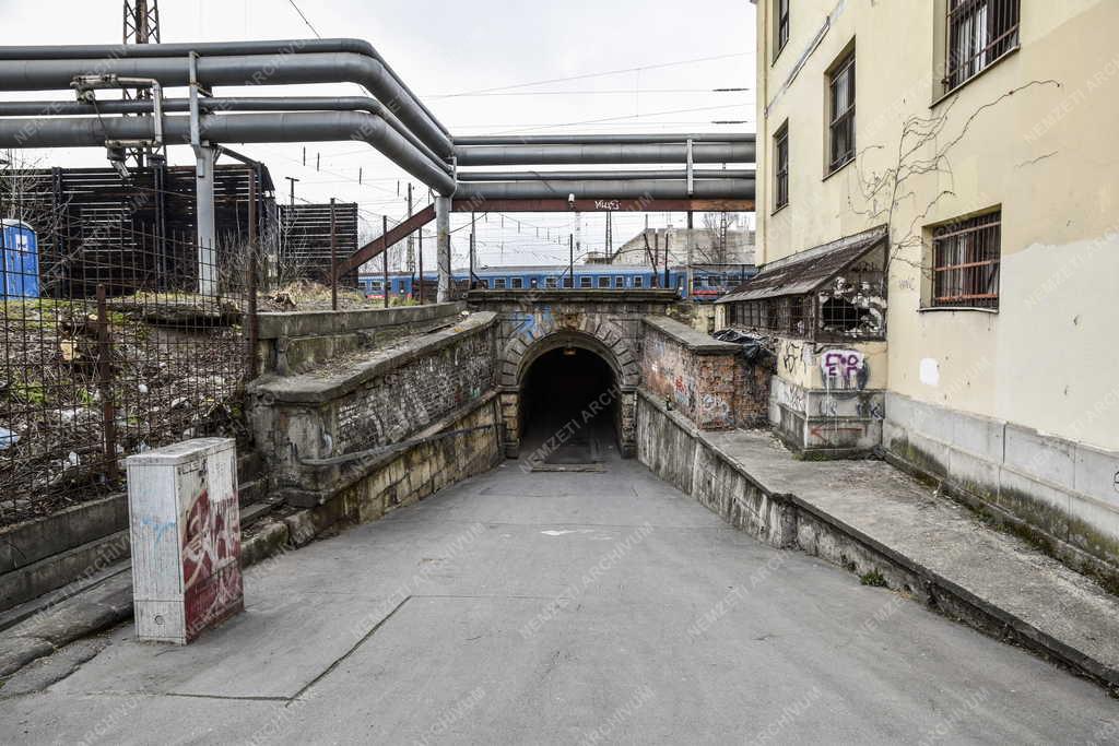 Városkép - Közlekedés - Gyalogos-aluljáró a Nyugati pályaudvar vágányai alatt