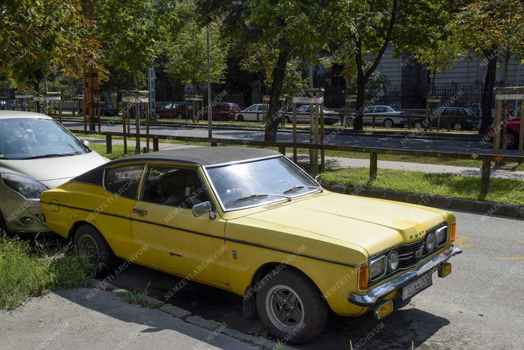 Közlekedés - Budapest - Old Timer Ford
