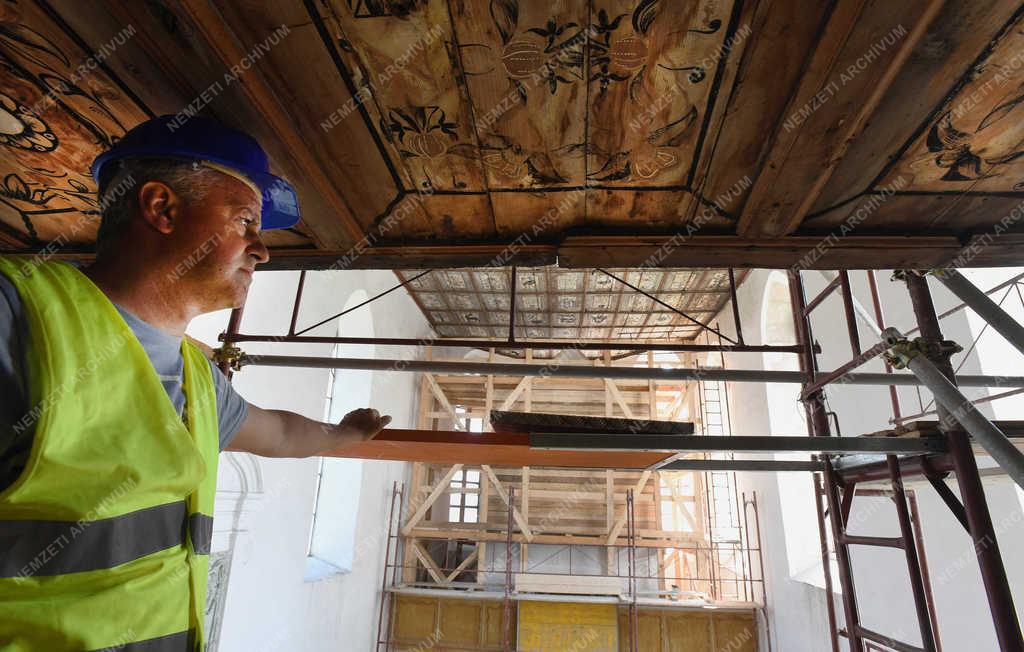 Műemlékvédelem - Bánffyhunyad - A református templom felújítása