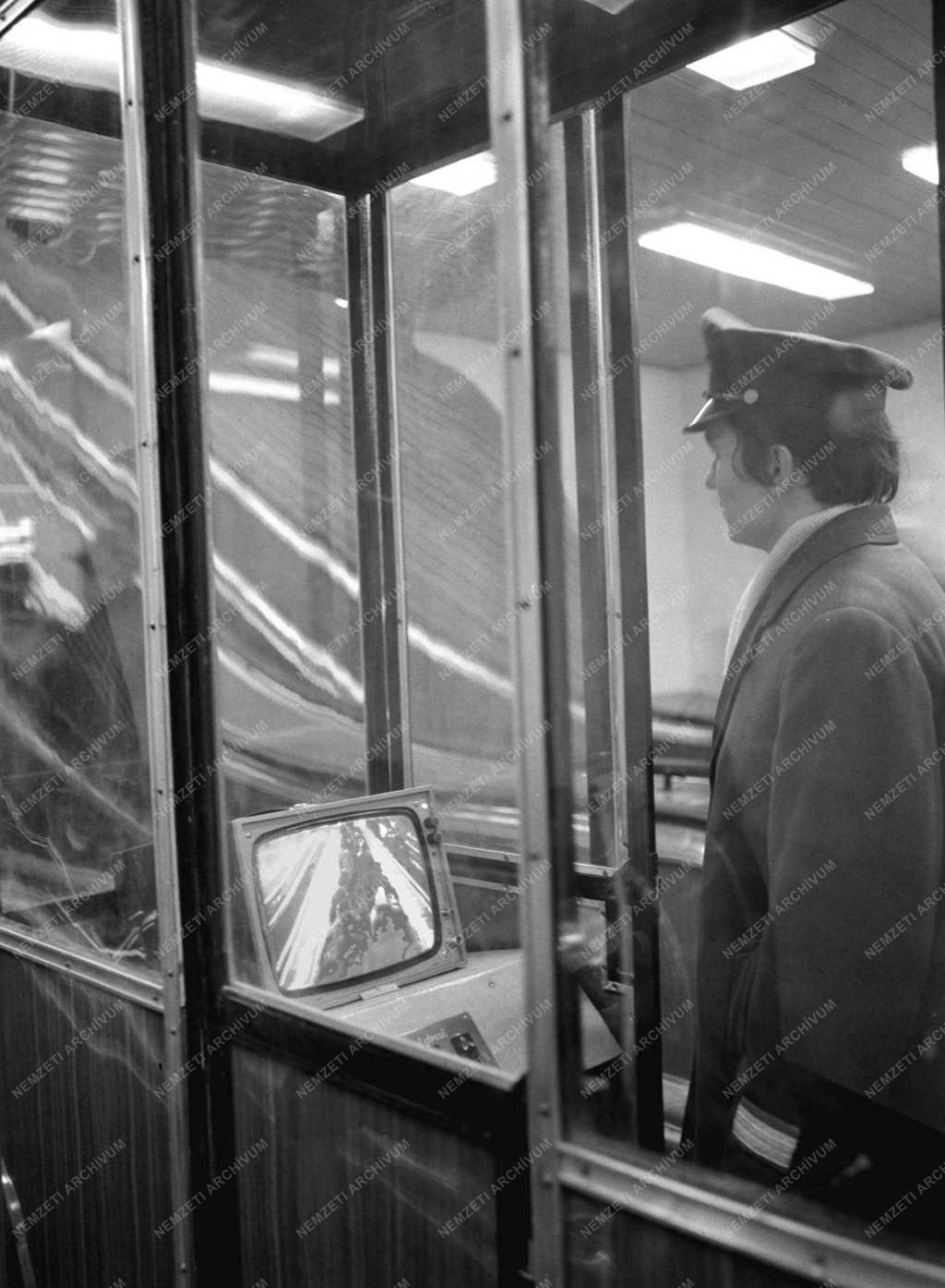 Közlekedés - A Metró új szakaszának első napja