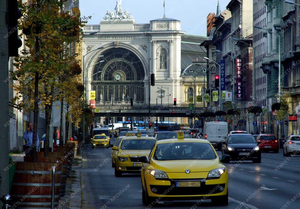 Városkép - Budapest - A Rákóczi út és a Keleti pályaudvar