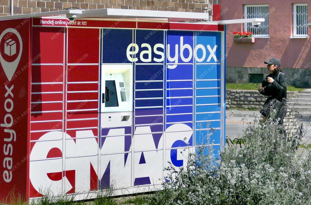 Kereskedelem - Szolgáltatás - eMAG csomagautomata Oroszlányban