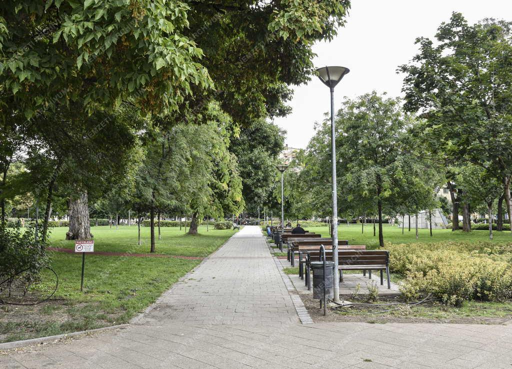Városkép - Budapest - II. János Pál pápa tér