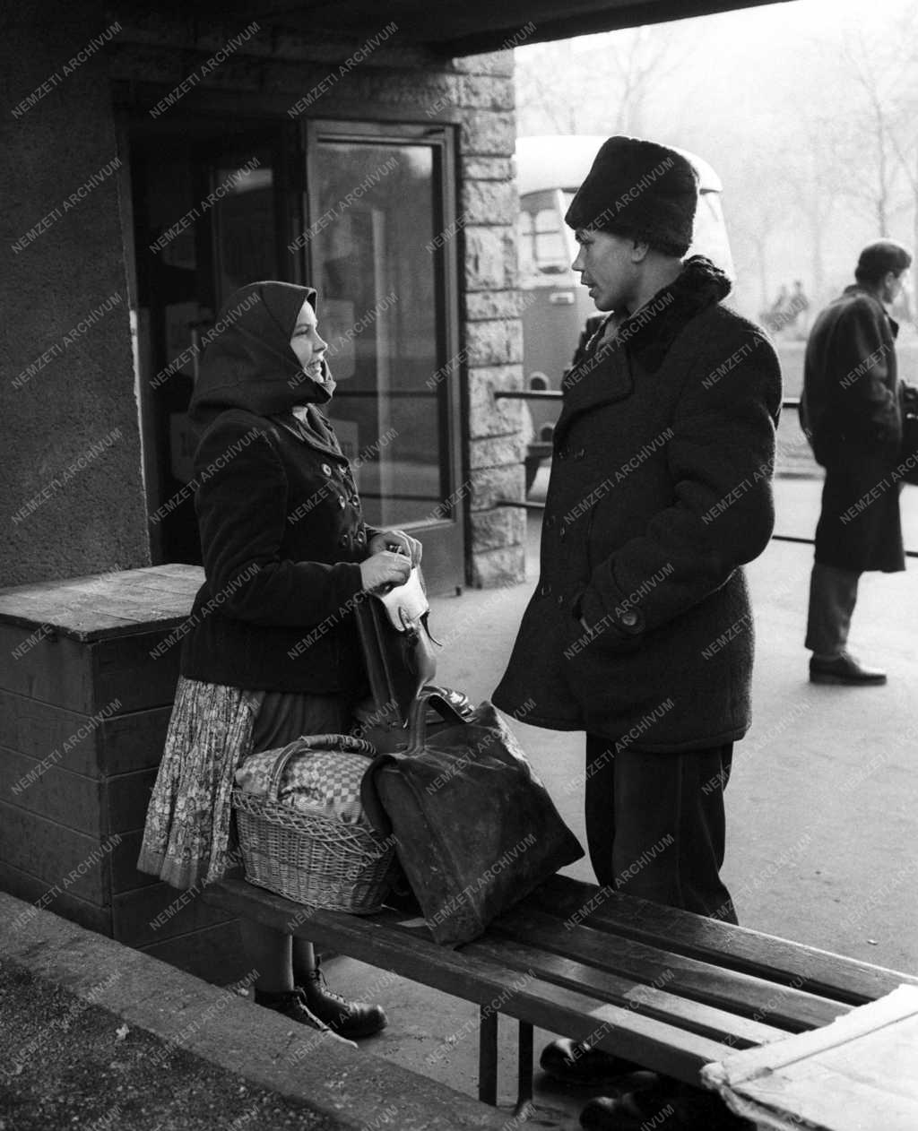 Közlekedés - Engels téri MÁVAUT pályaudvar