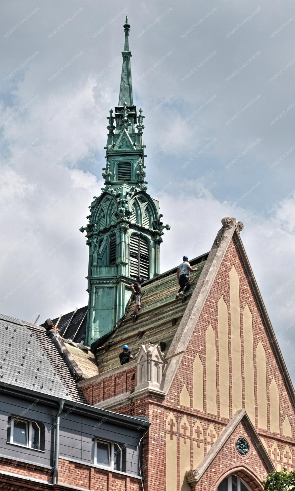 Egészségügy - Javítják a Budai Irgalmasrendi Kórház tetőzetét