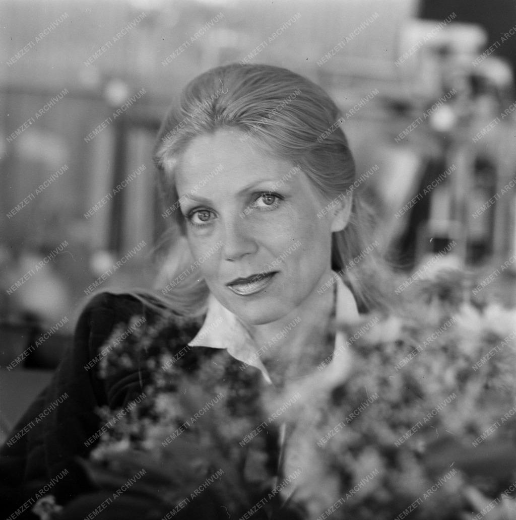 Kultúra - Adamis Anna dalszövegíró, költő