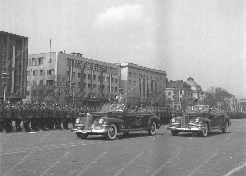 Honvédelem - Díszszemle - Felvonulási tér