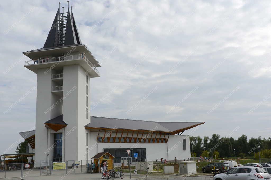 Épület - Poroszló - A Tisza-tavi Ökocentrum épülete
