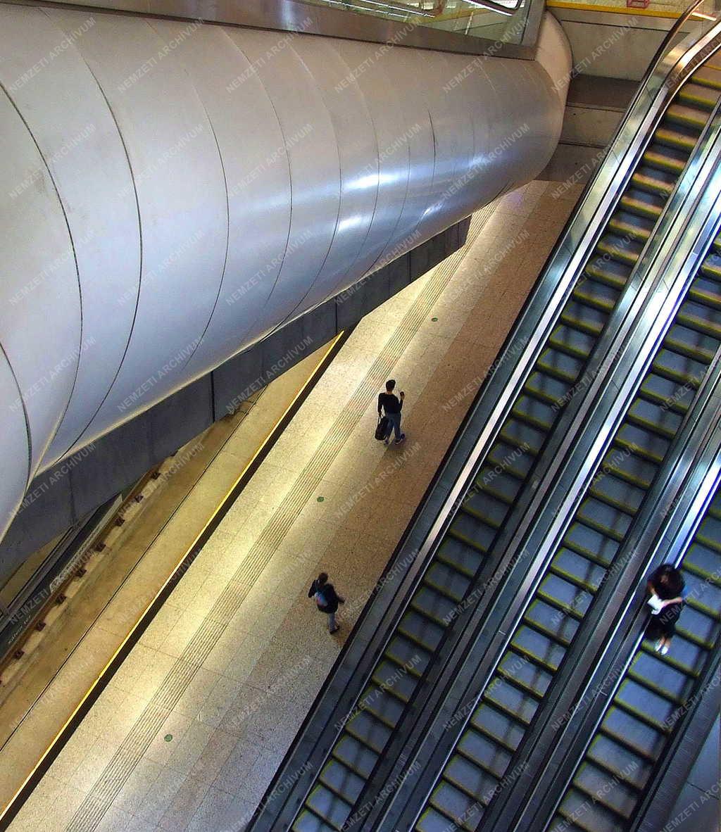 Közlekedés - Budapest - A 4-es metró Kálvin téri állomása