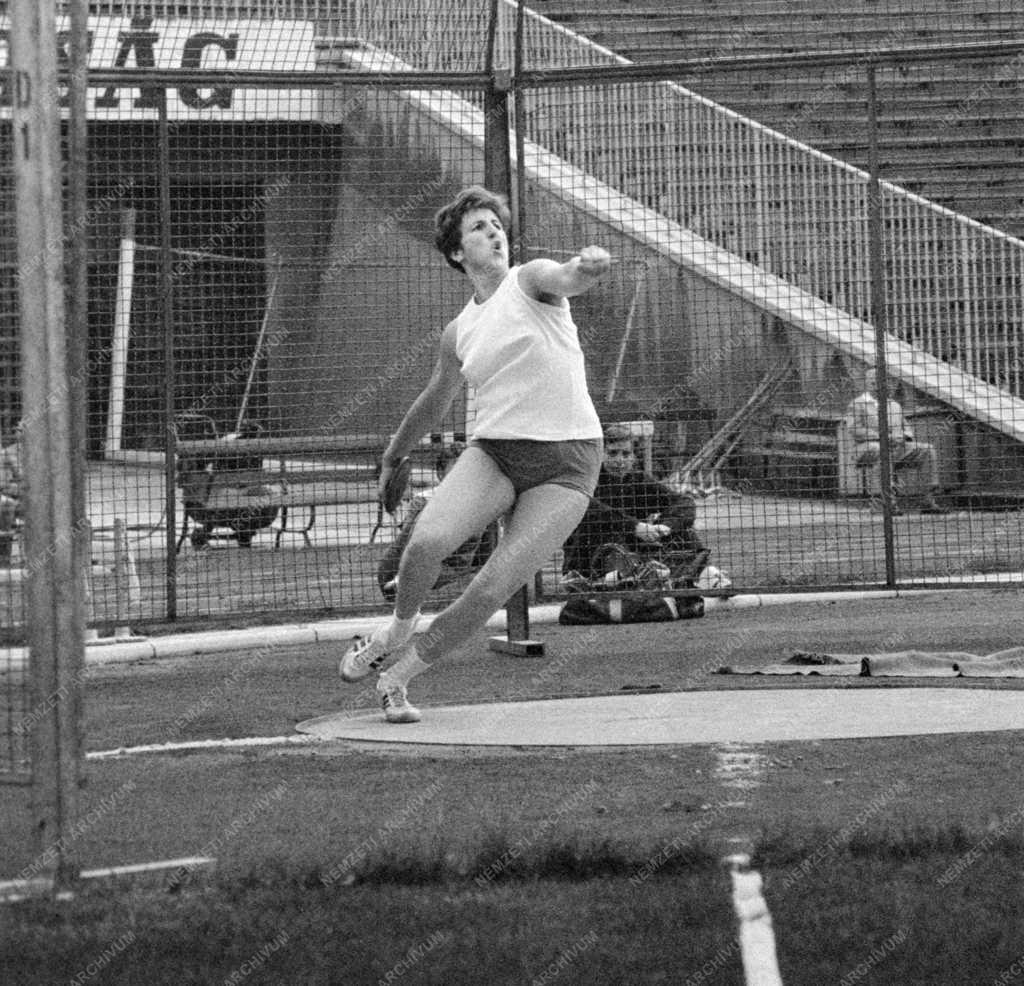 Sport - Atlétikai OB - Női diszkoszvetés