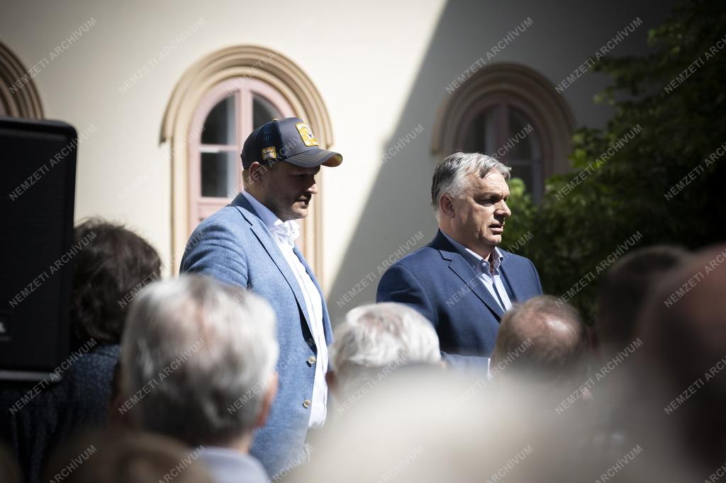Voks 24 - Orbán Viktor országjáró kampánykörútja