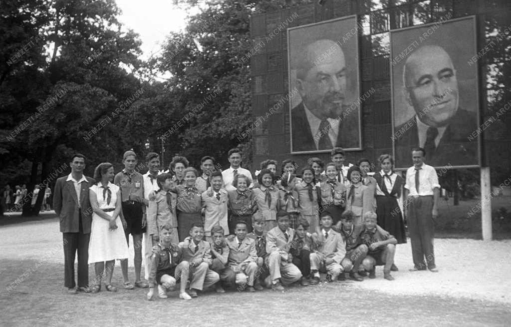 Szervezet - Külföldi úttörők Csillebércen