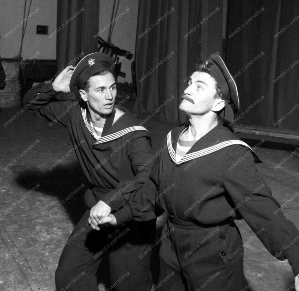 Az Állami Népi Együttes előadása