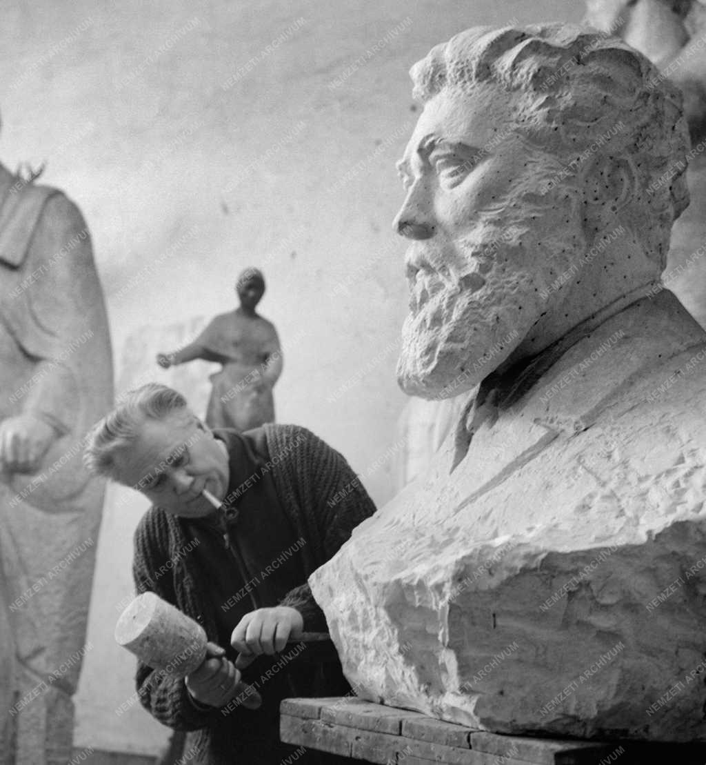 Művészet - Kocsis András Kossuth-díjas szobrászművész