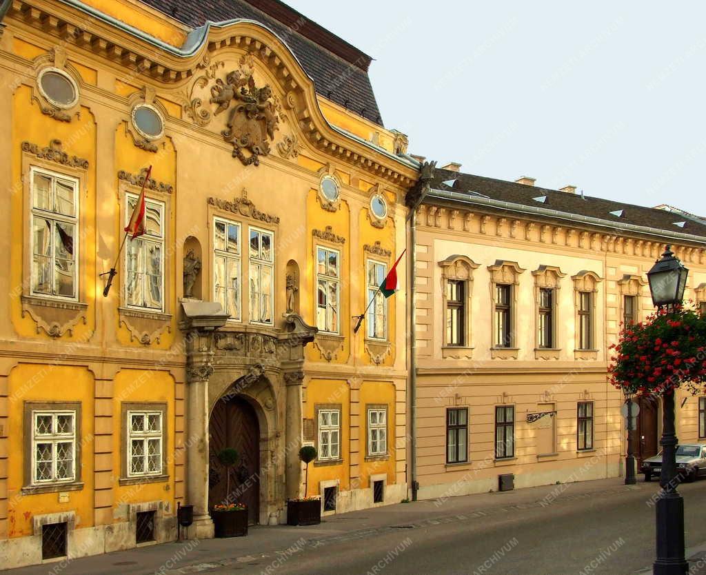 Budapest - Városkép - A műemlék Forgách-palota a budai Vár