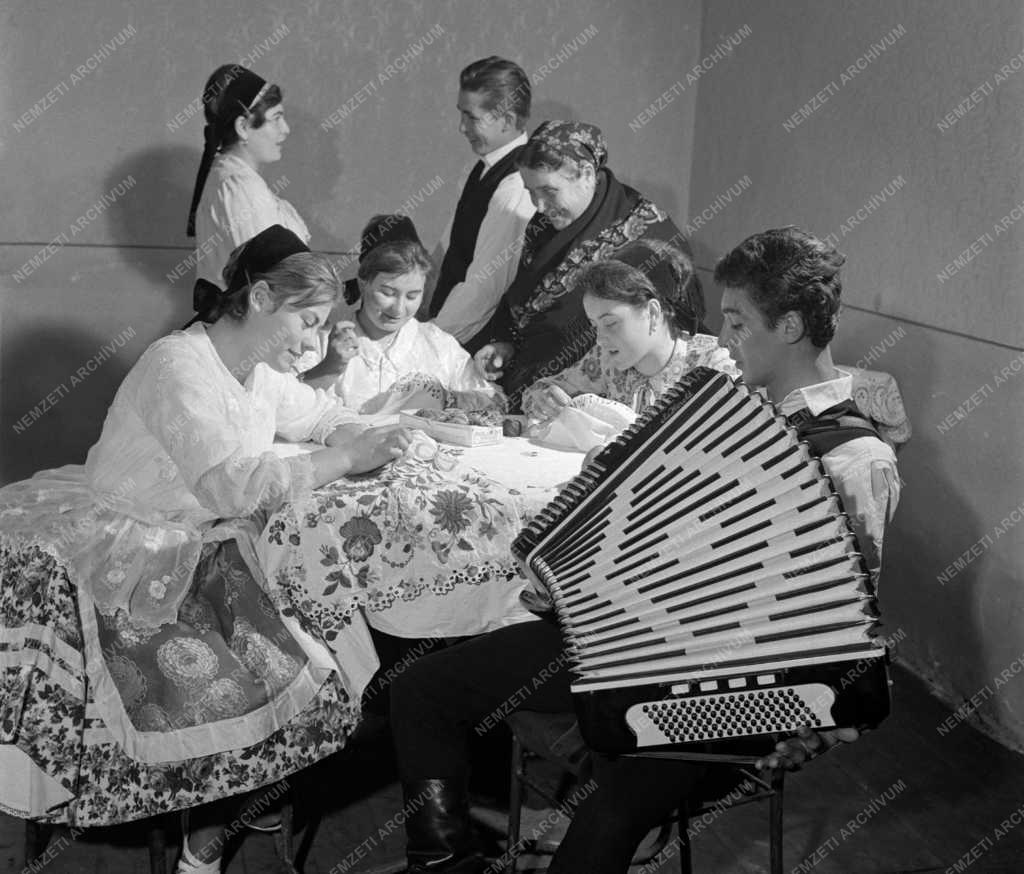 Életkép - Kultúra - Téli esték Miskén