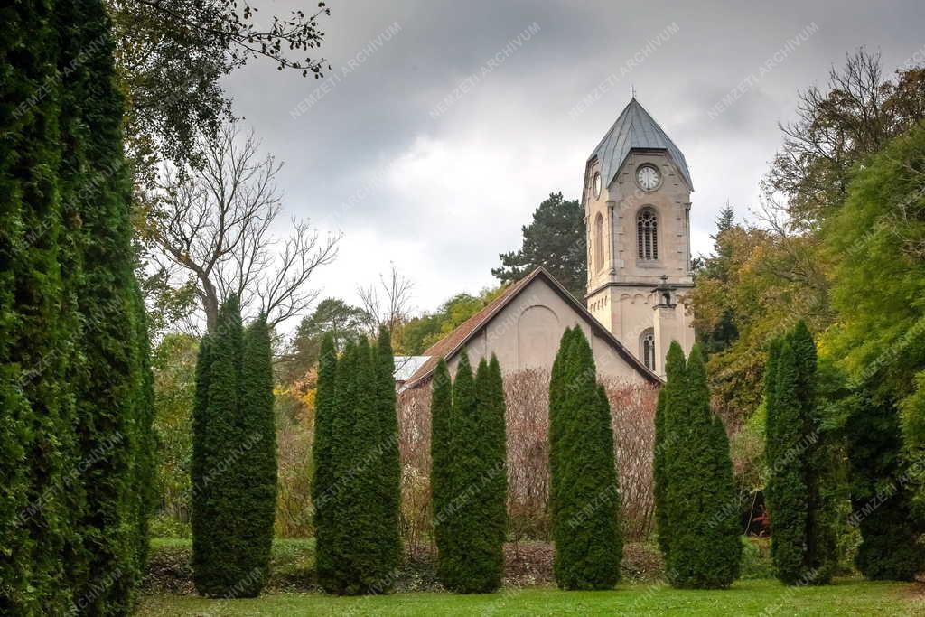 Egyházi épület - Alcsútdoboz - Kápolna az arborétumban