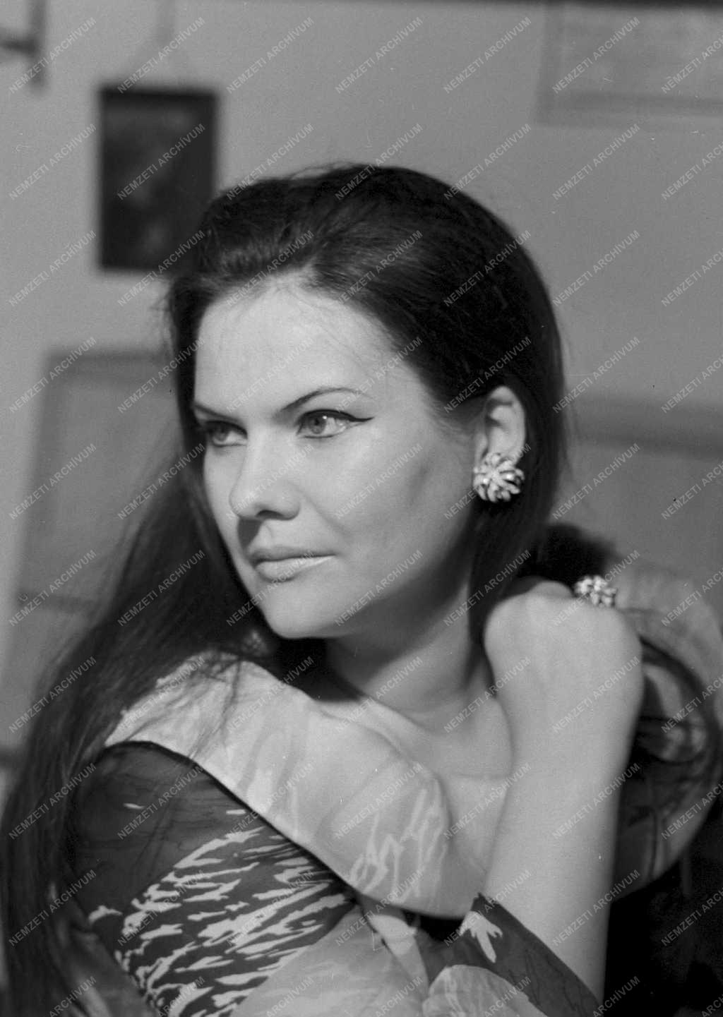 Személy - Komolyzene - Marton Éva  