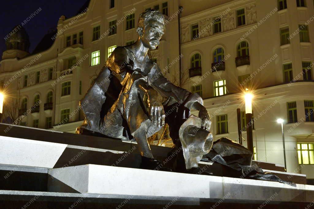 Műalkotás - Budapest - József Attila emlékmű