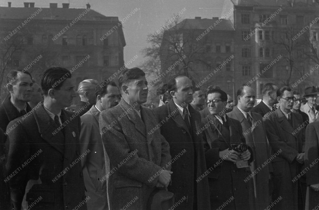 A FELSZAB. ÉVF. Ludovika eml.mü