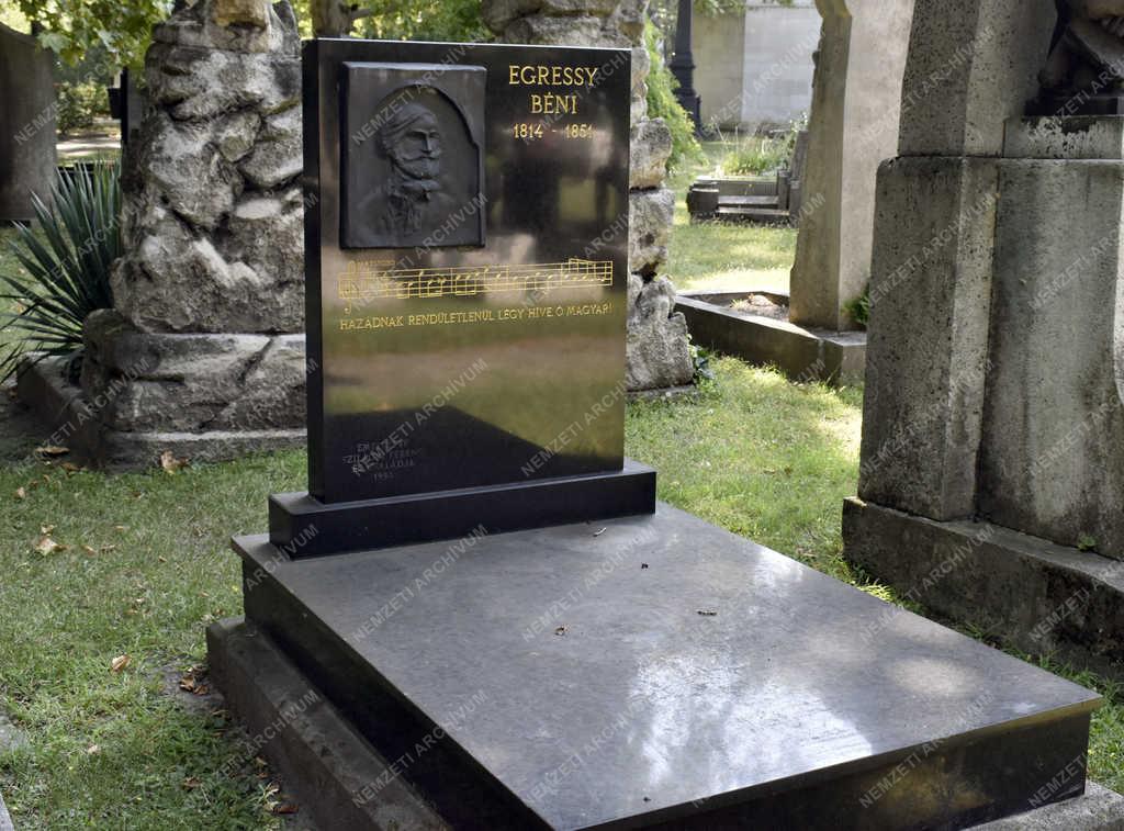 Temető - Budapest - Fiumei úti sírkert