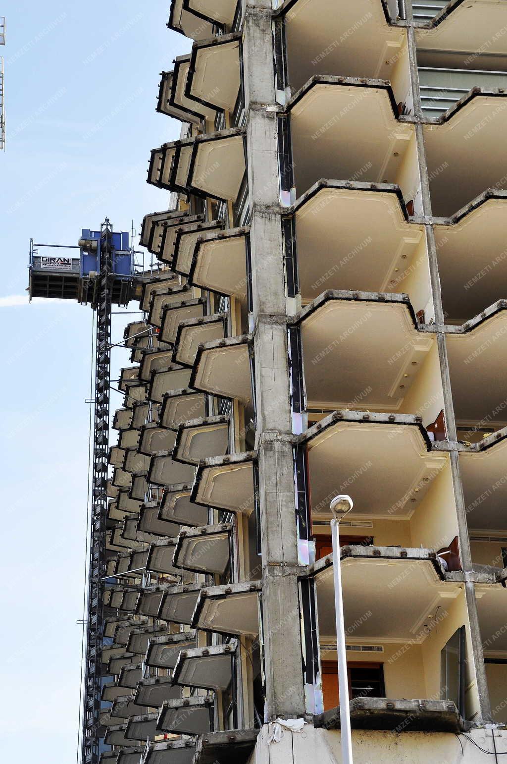 Idegenforgalom - Budapest - Átépítik a Sofitel Hotelt