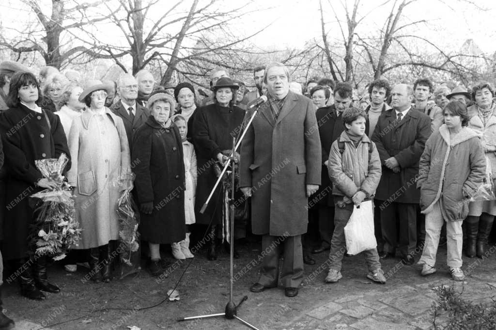 Kultúra - Szoboravatás - Kós Károly szobor Kispesten