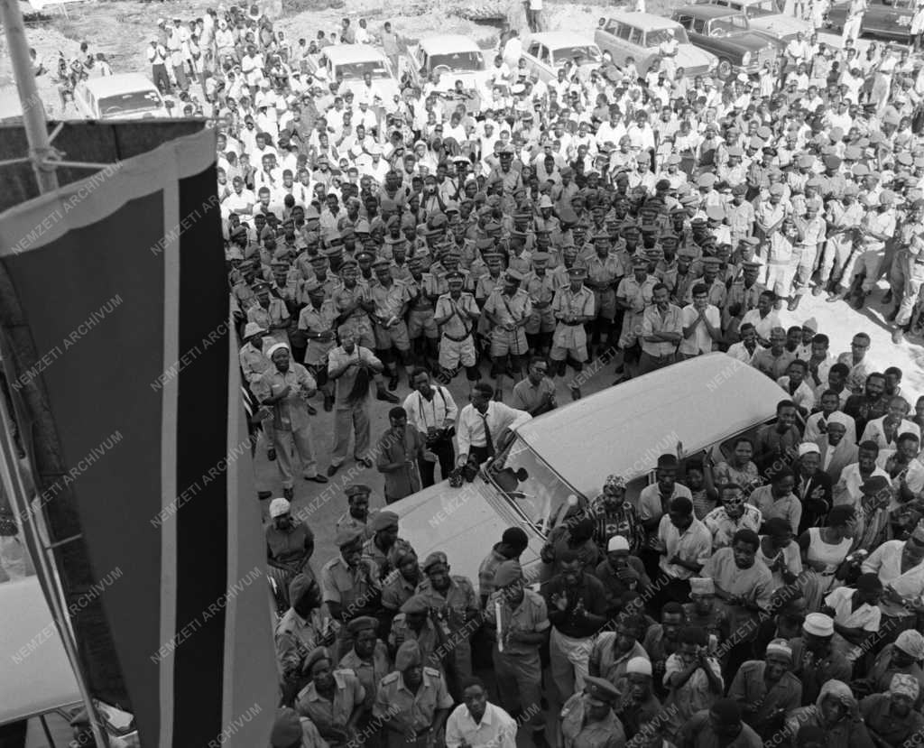 Tanzánia - A zanzibári forradalom második évfordulója