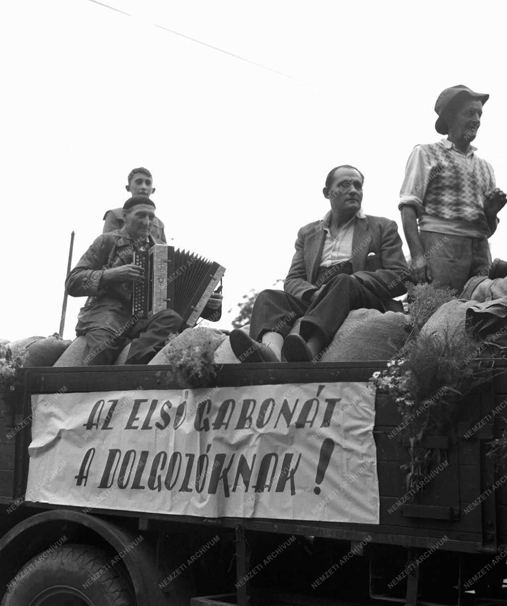 Gazdaság - Az első idei gabonaszállítmány