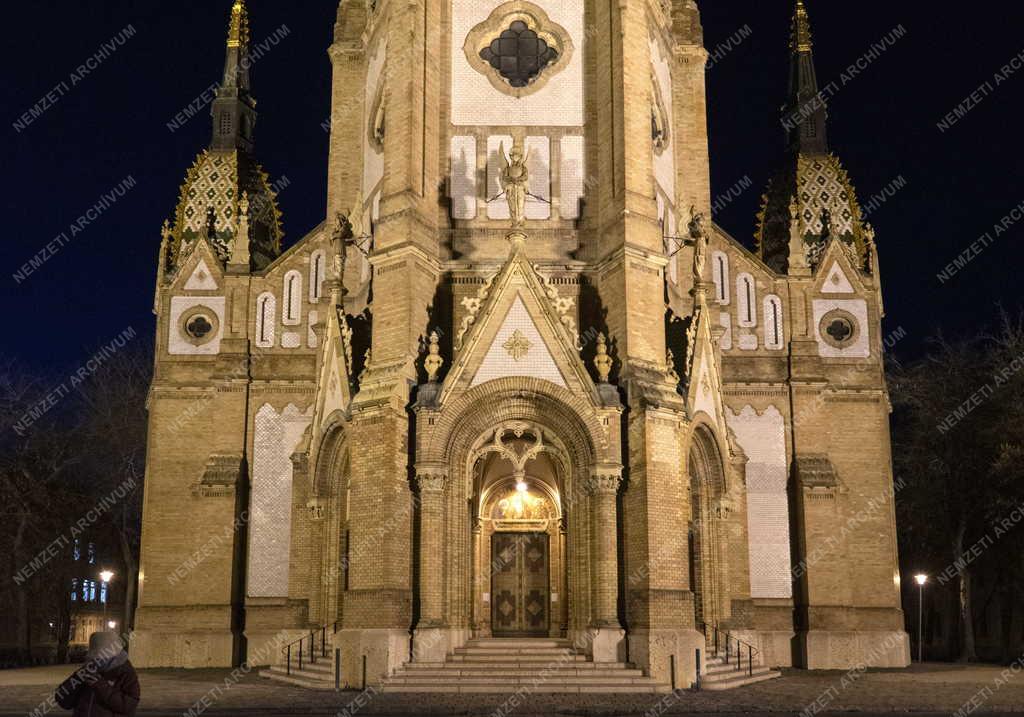 Városkép - Budapest - Kőbányai Szent László-templom esti felvételen