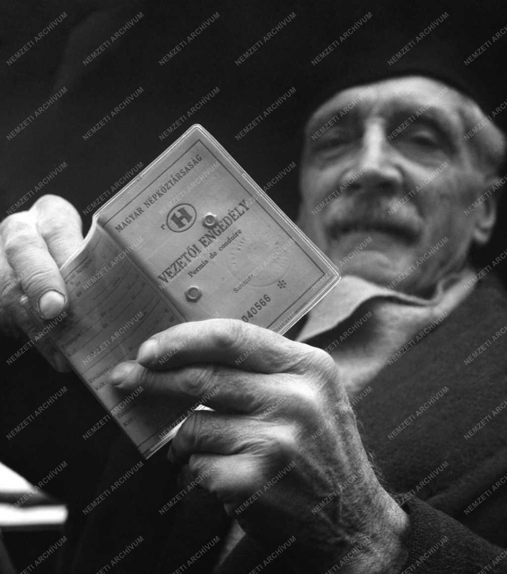 Közlekedés - Az ország legidősebb gépkocsivezetője