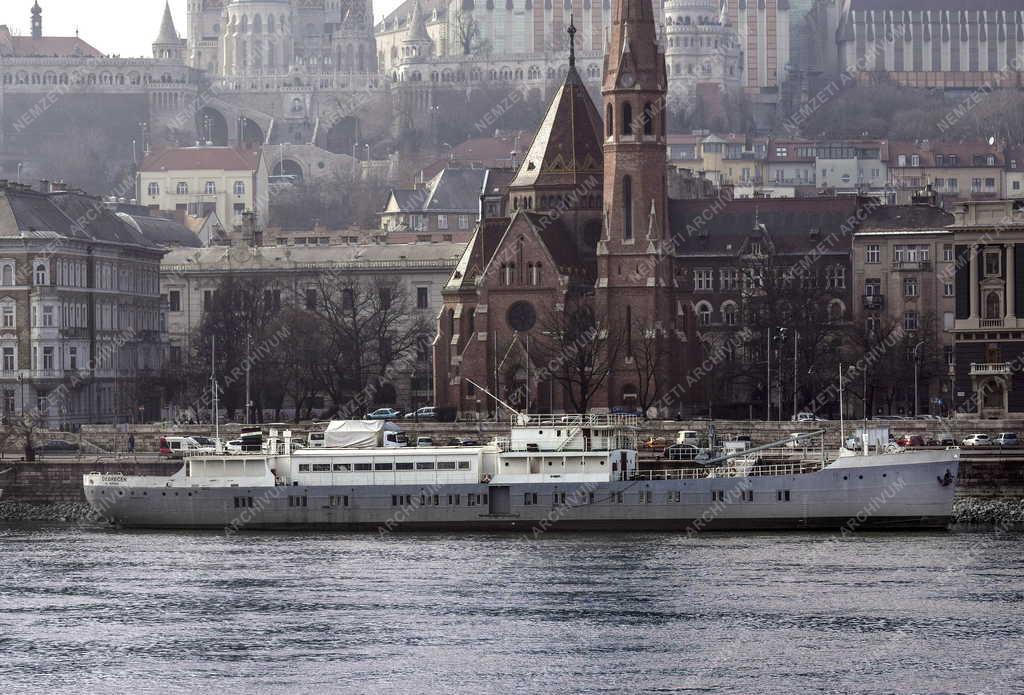 Városkép - Budapest - Debrecen ex Kassa hajó