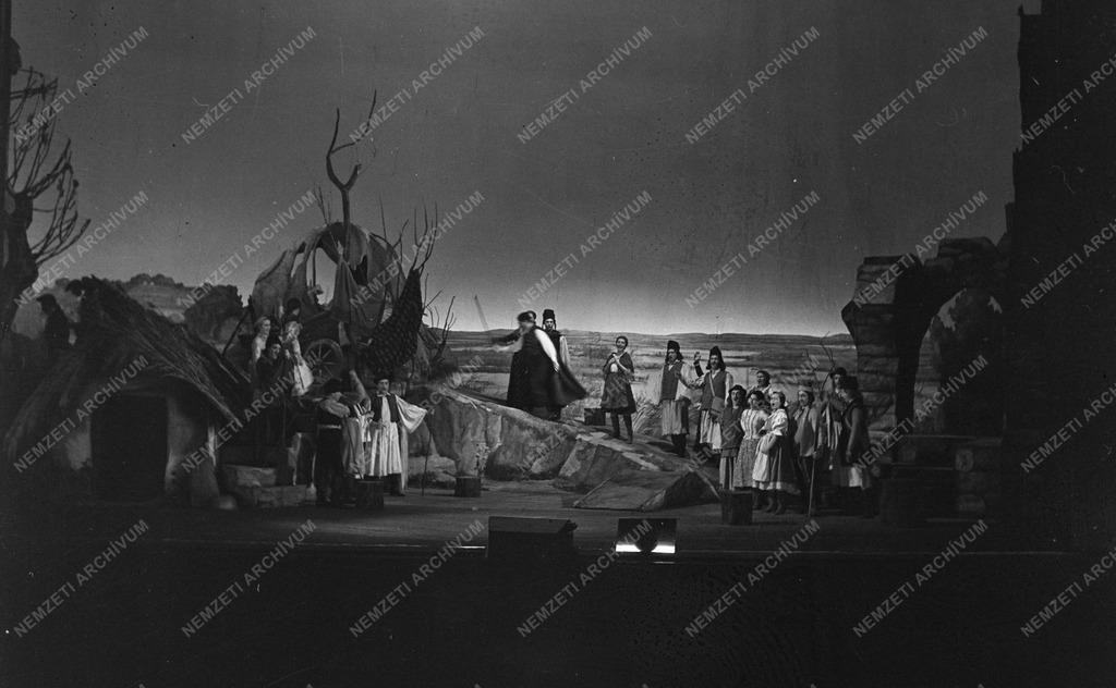 Kultúra - A Magyar Állami Operaház társulata bemutatja Johann Strauss: Cigánybáró című daljátékát a budapesti Városi Színházban