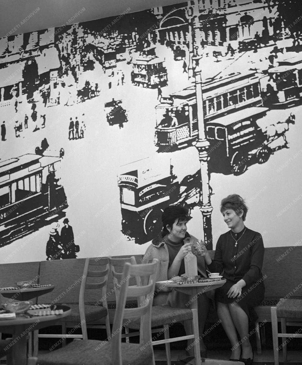 Vendéglátás - Mocca Bár nyílt a fővárosi Váci utcában