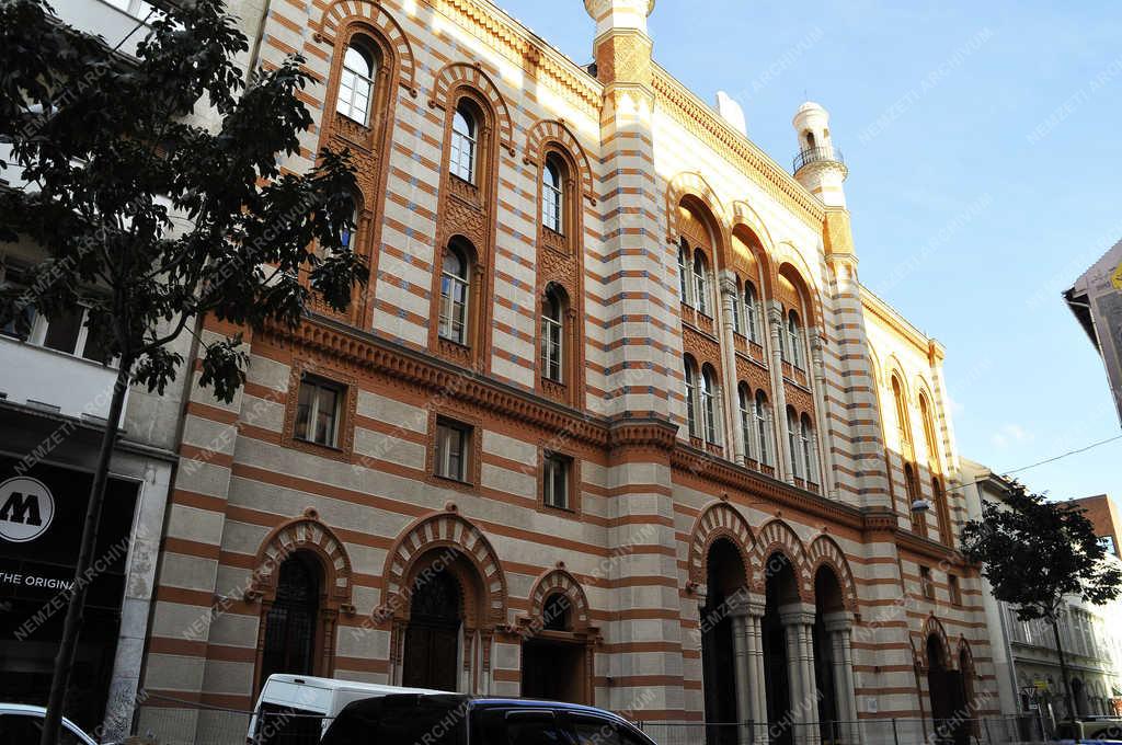 Egyházi épület - Budapest - Felújították a Rumbach Sebestyén utcai zsinagógát