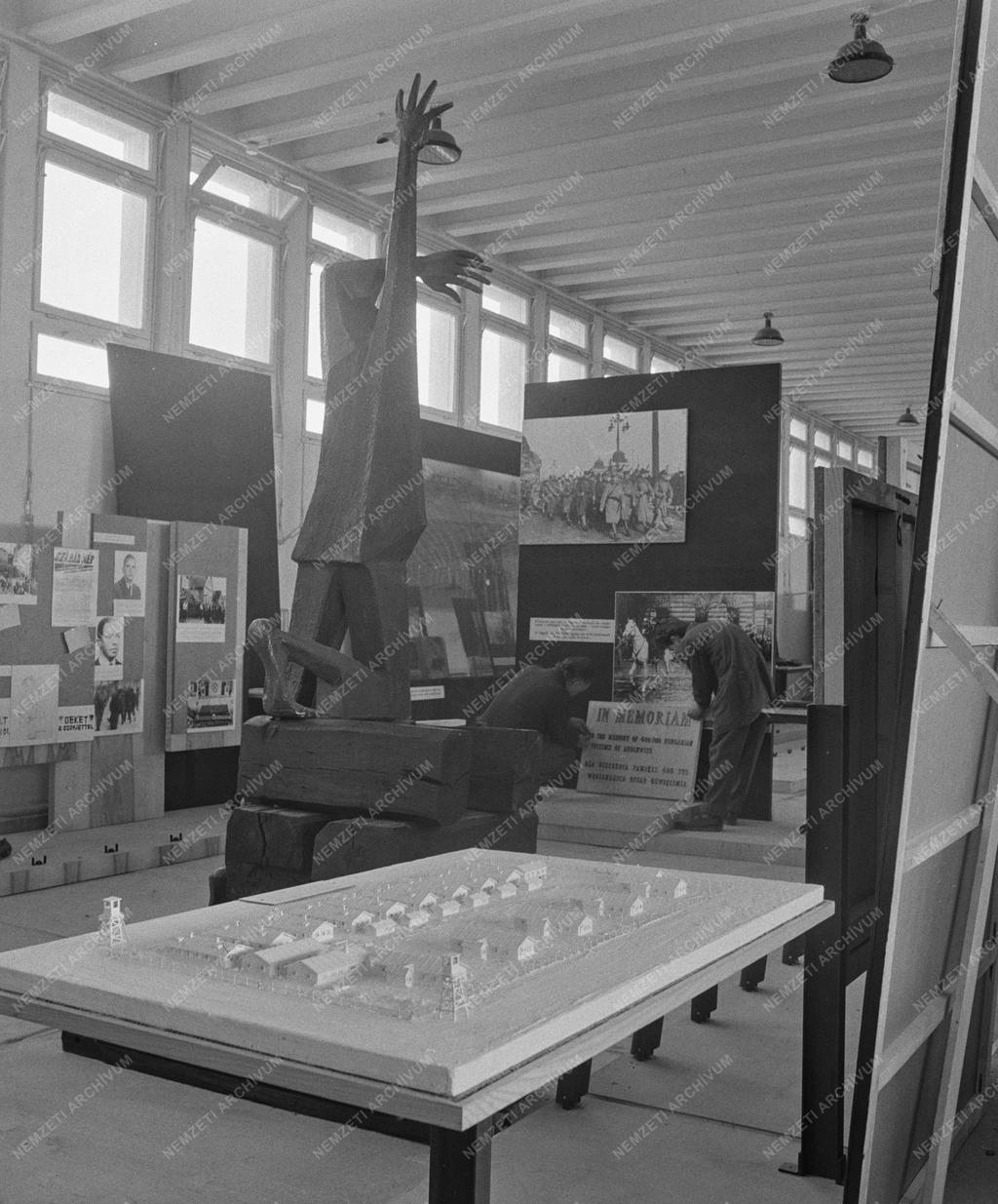 Kultúra - A Budapesti Történeti Múzeum magyar vonatkozású auschwitzi emlékkiállítása