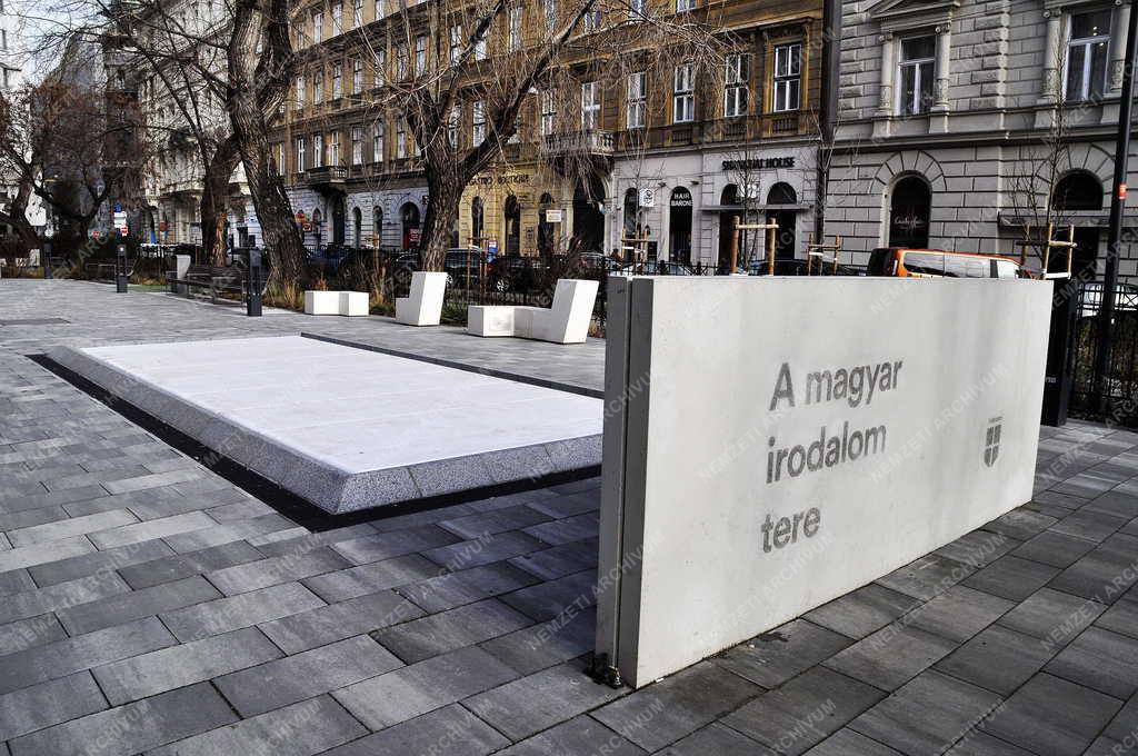 Településfejlesztés - Budapest - A magyar irodalom tere lett a Jókai tér